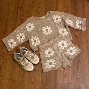 🪷 Lush 2-Piece Floral sweater top & shorts set